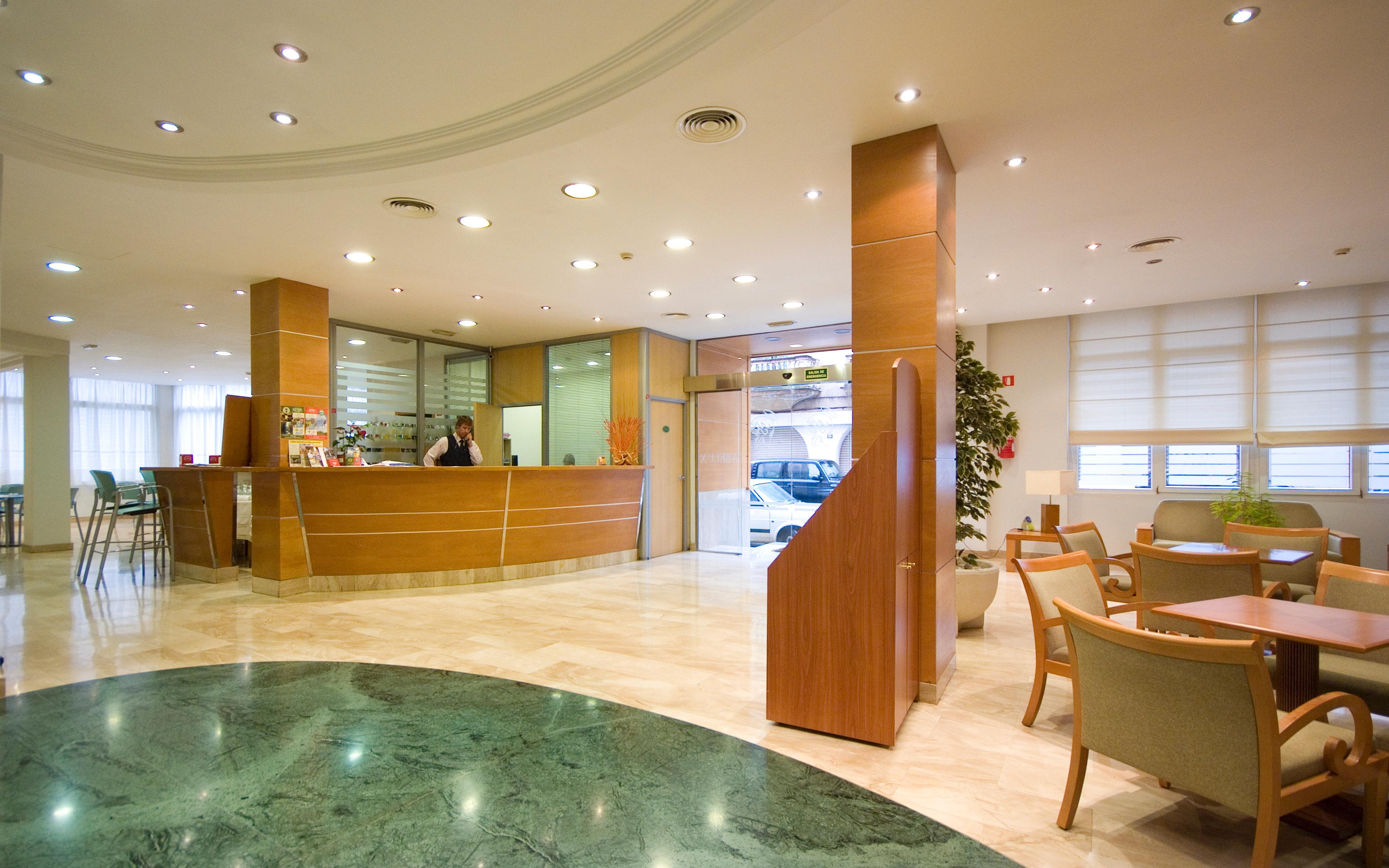 อาเบลุกซ์ Hotel ปัลมาเดมายอร์กา ภายนอก รูปภาพ