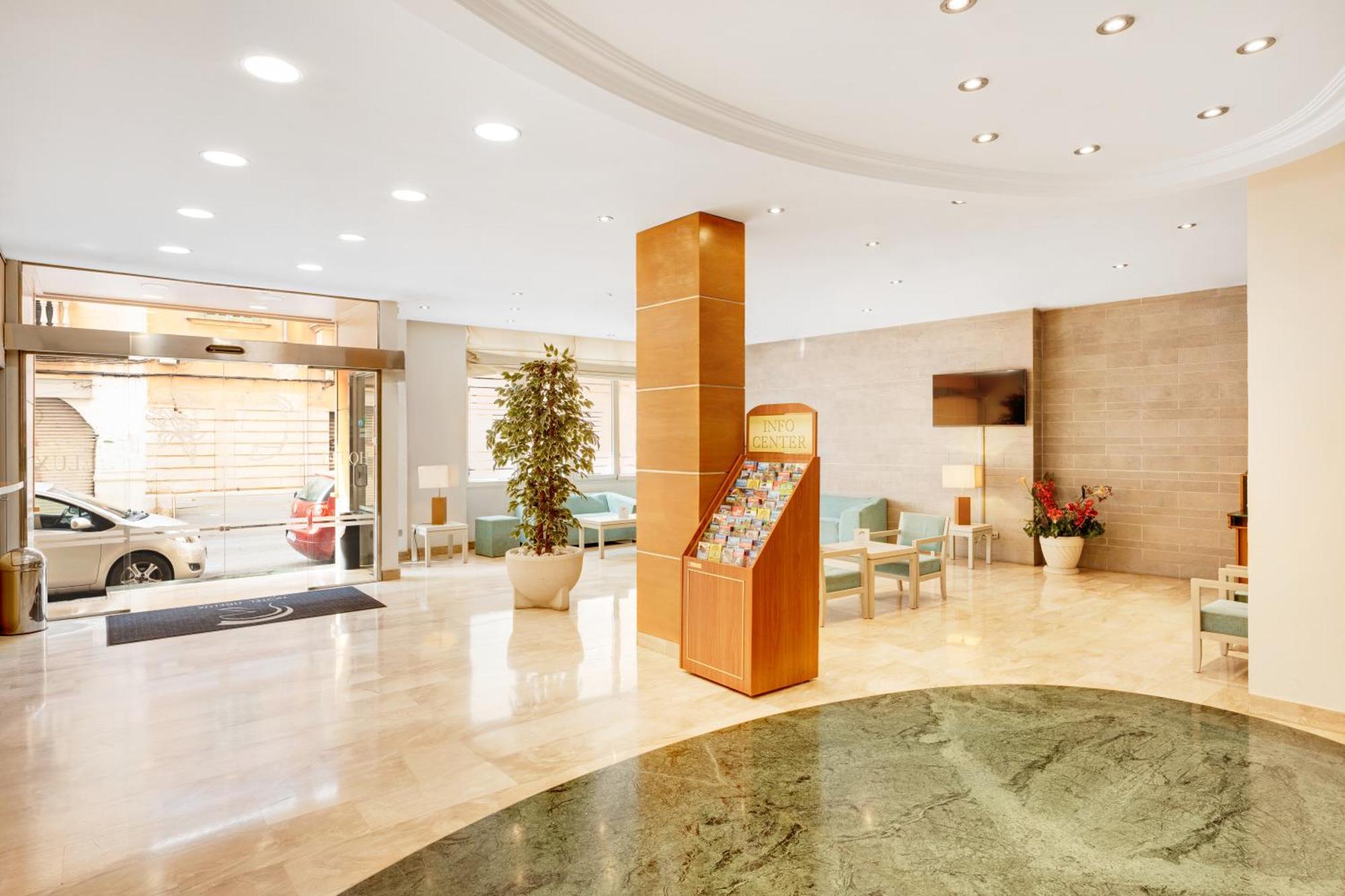 อาเบลุกซ์ Hotel ปัลมาเดมายอร์กา ภายนอก รูปภาพ
