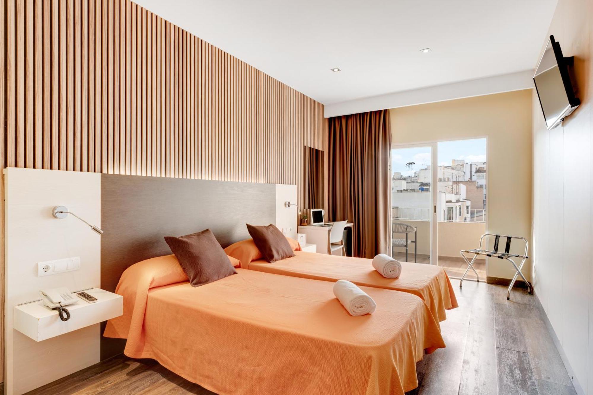อาเบลุกซ์ Hotel ปัลมาเดมายอร์กา ภายนอก รูปภาพ
